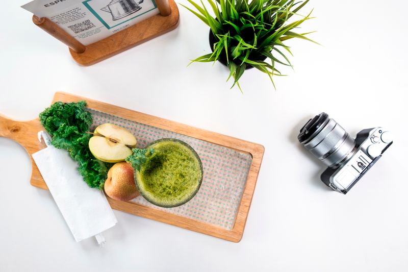 Green detox cold press juice with kale and ginger